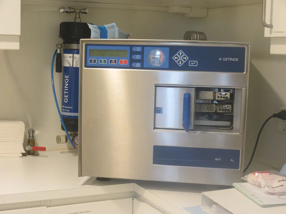 Sterilizzazione in autoclave nel centro estetico: procedura e registro obbligatorio